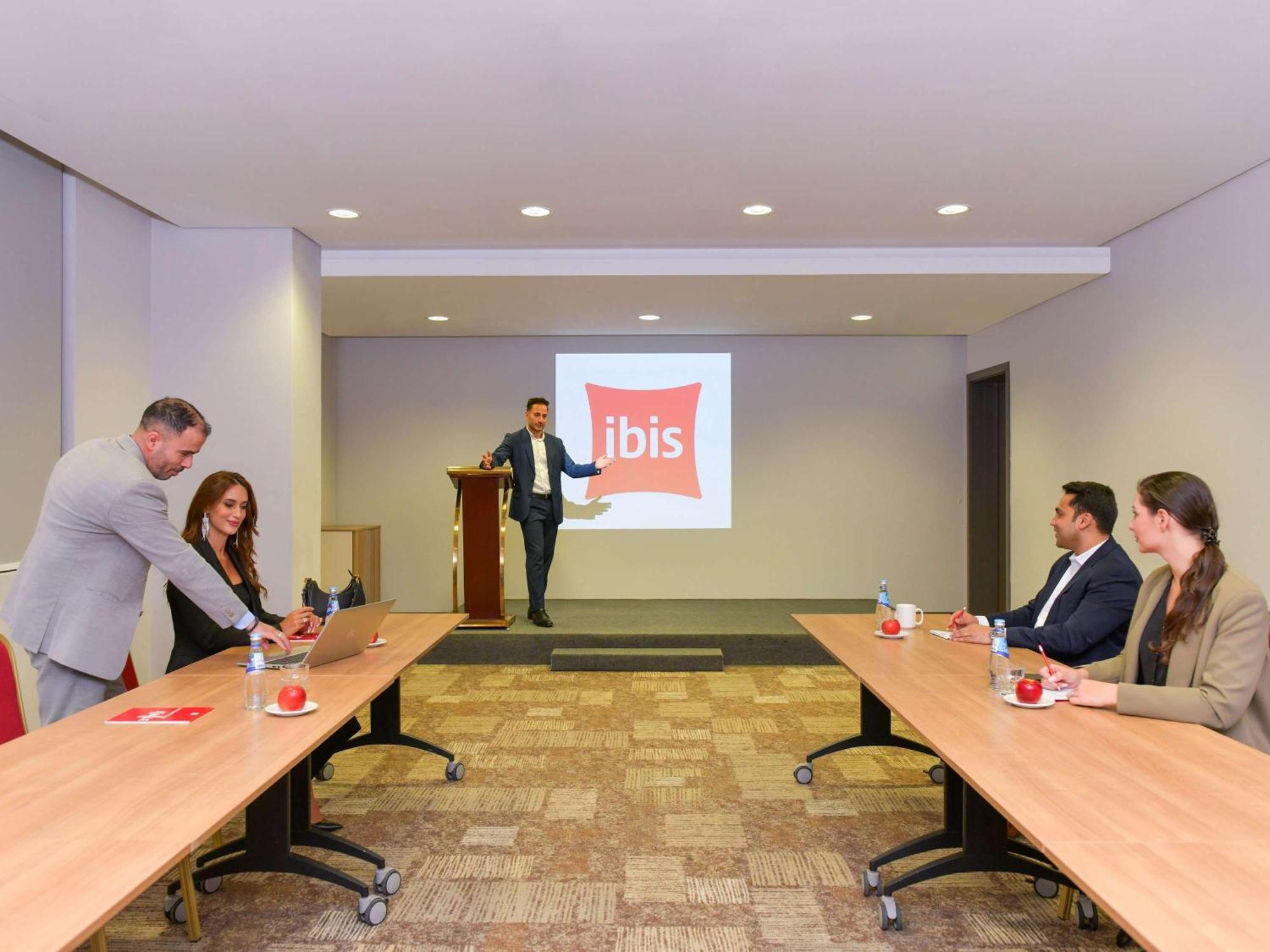 فندق Ibis الدوحة المظهر الخارجي الصورة